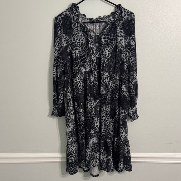 Robert Louis Black and Gray Animal Print Long Sleeve Dress - Picture 1 of 2
